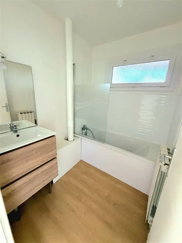 Salles de bain - Appartement Lumineux avec Balcon Sud à Calais