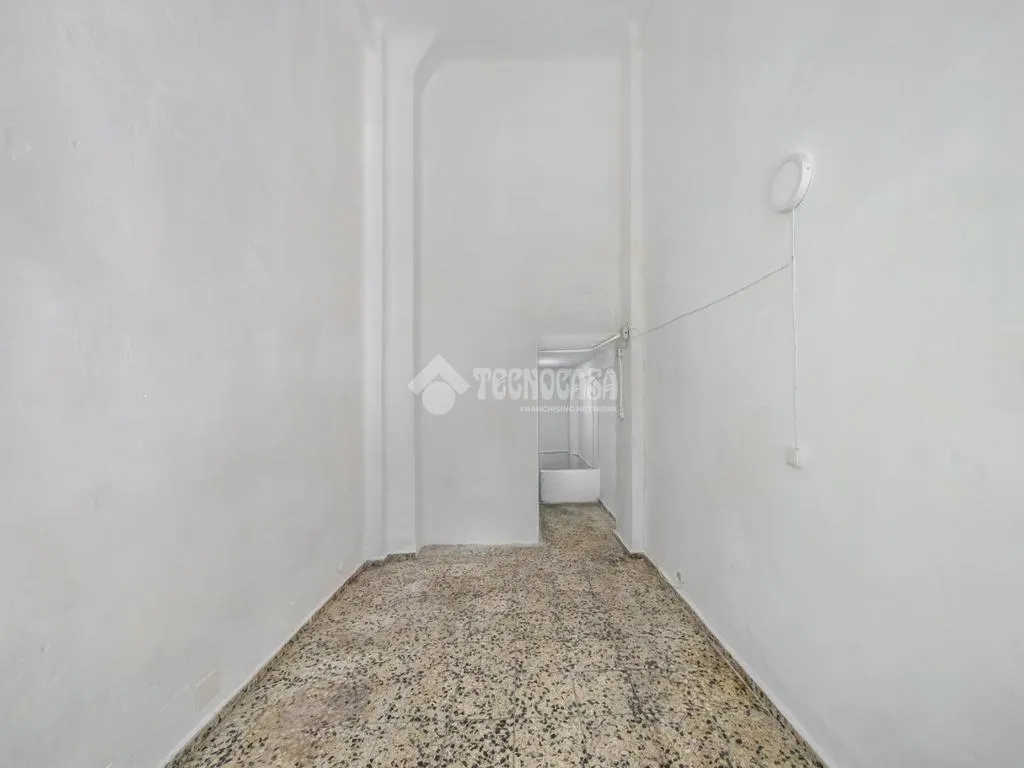 Hallway - Commercial Unit with Two Floors in Madrid