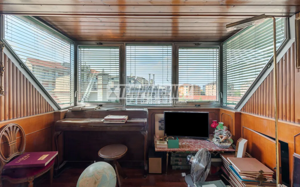 Bureau - Penthouse with Panoramic View in Milan