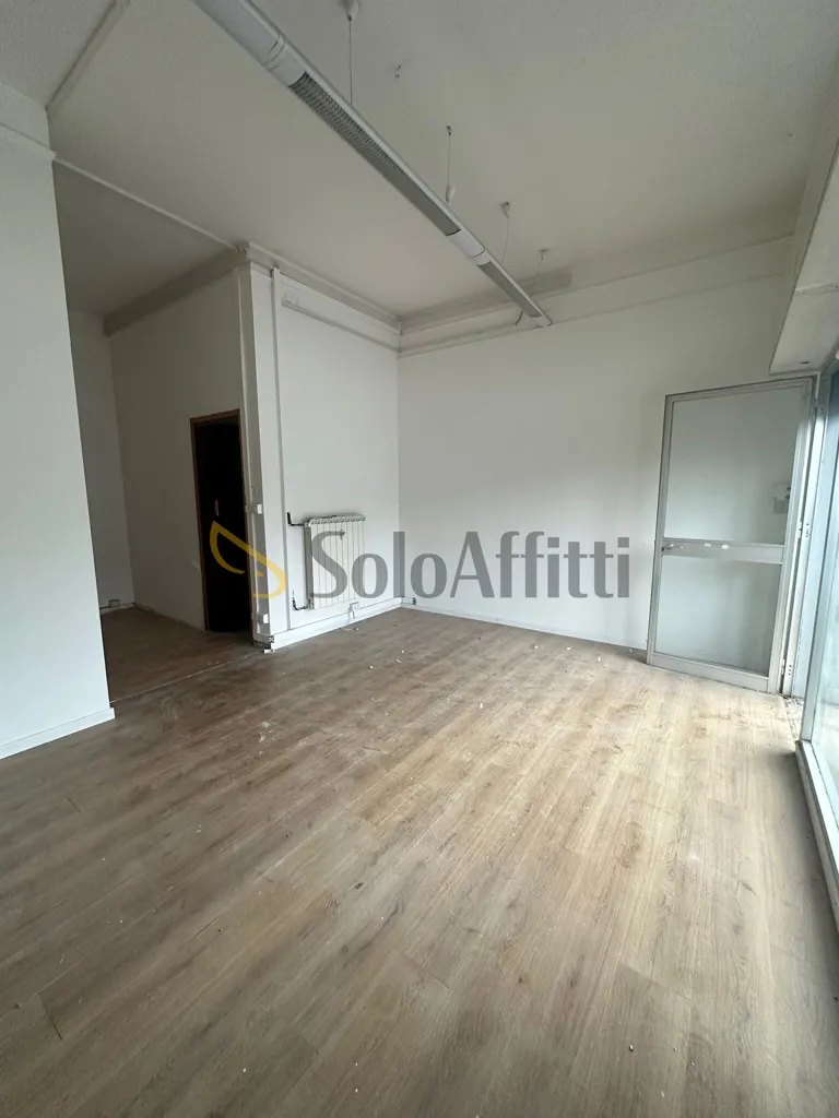 Toad - Commercial Space with 30m² Frontage in Central Area