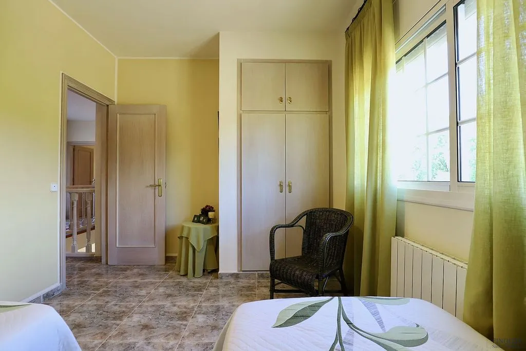 Chambres - Villa with Pool and Buildable Plot in Caldes de Malavella