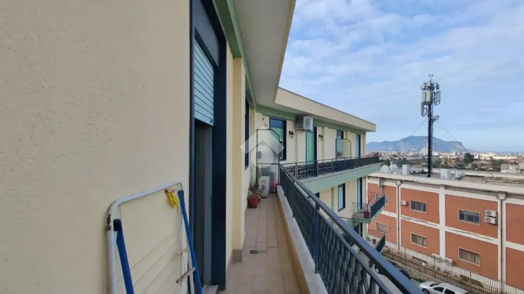 Balcon - Third Floor Flat with Balcony in Villagrazia
