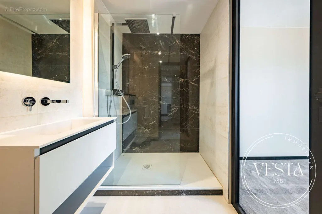 Salles de bain - Appartement avec Vue Panoramique sur Dijon