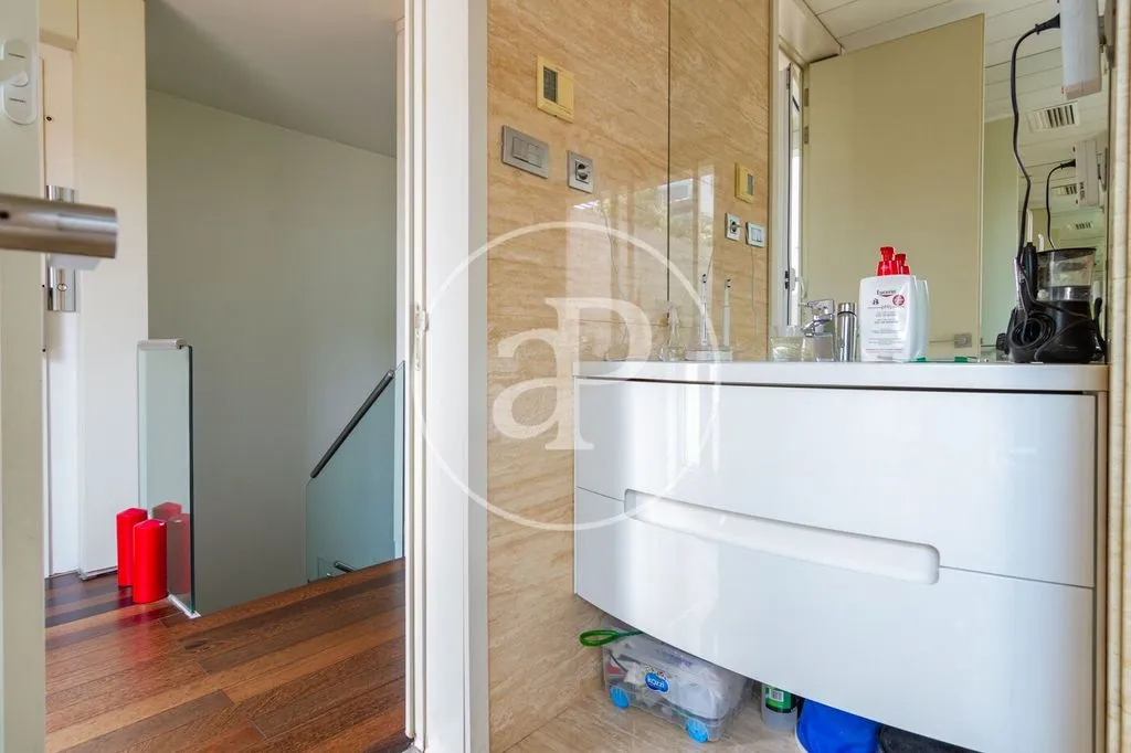 Vannitoad - Luxury Villa with Pool in Chamartin, Madrid