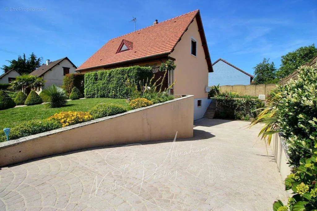 Välivaade - Detached House with Garden in Voves