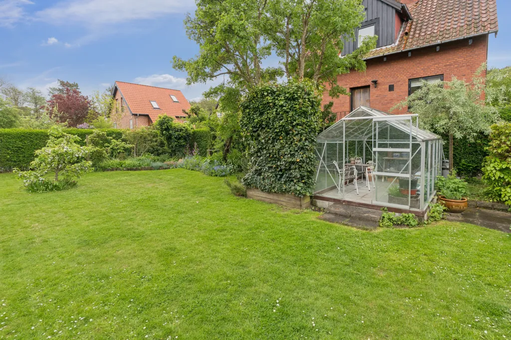 Jardin - Classical Villa with Bay View in Kerteminde