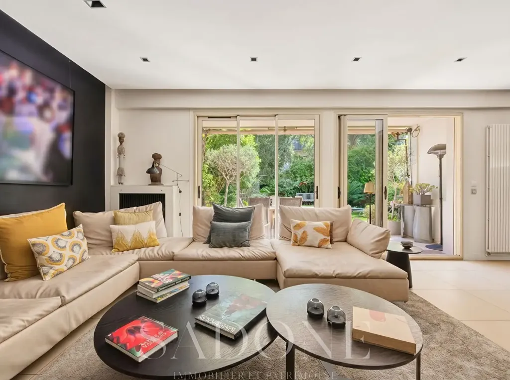Duplex with Private Garden in Sablons