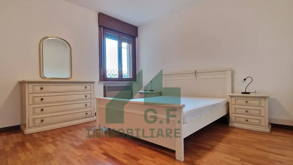 Chambres - Apartment with Terrace in Lanzago Centre