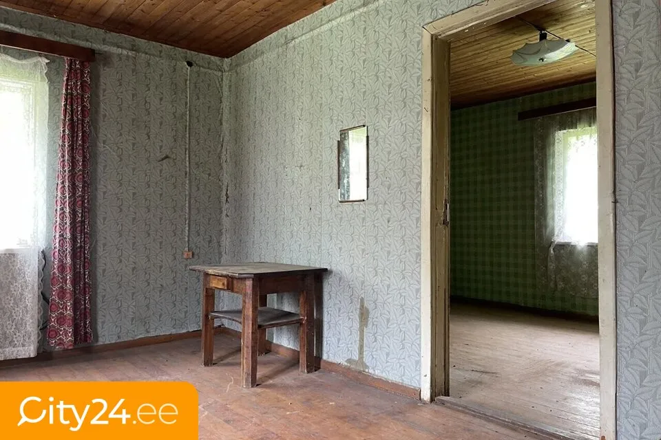 Toad - Traditional Wooden House with Outbuildings near Elva