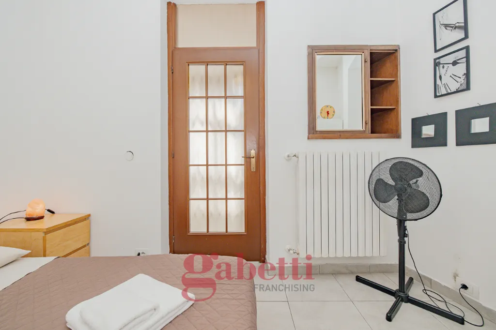 Camere da letto - Appartamento con terrazzino in stabile d'epoca a Milano