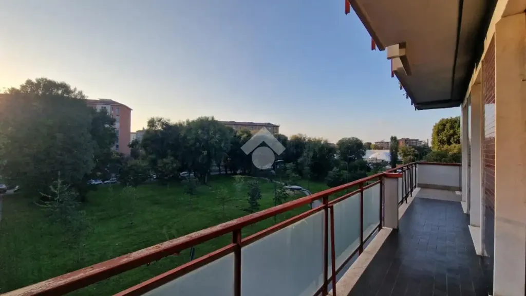 Balcon - Five-Bedroom Apartment with Balcony in Milan