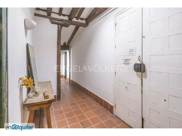 Esik - Studio with Historic Setting in Madrid Centre