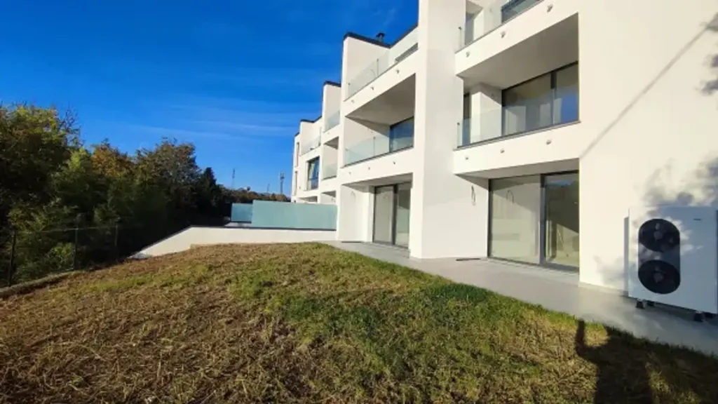 Extérieur - Penthouse with Garden View in Carugo