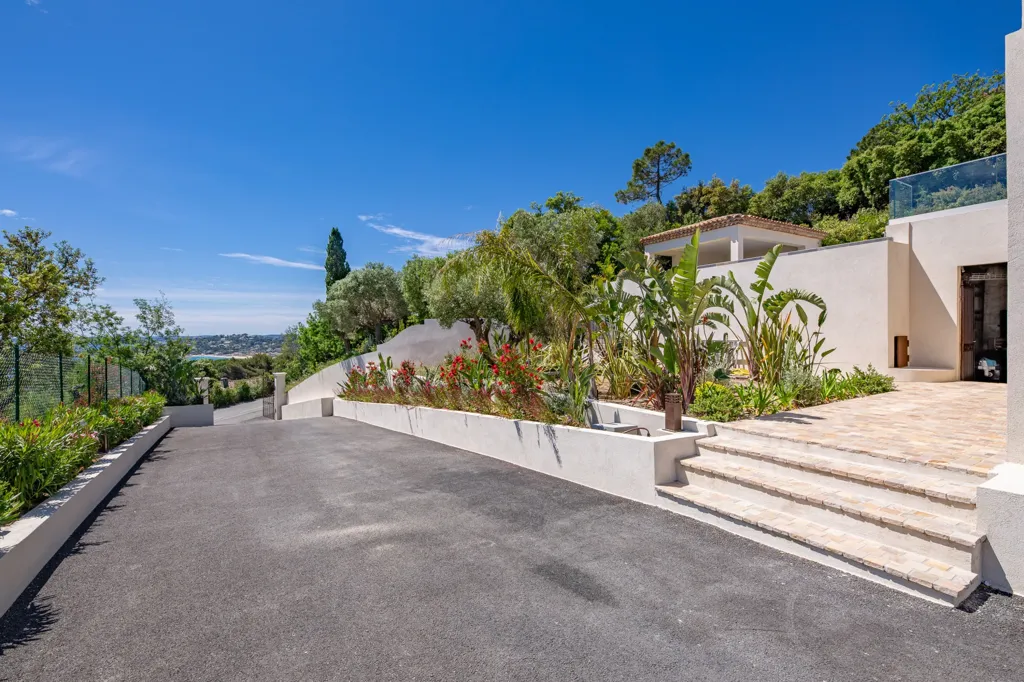 Extérieur - Villa Contemporaine avec Vue Panoramique sur la Mer à Sainte-Maxime
