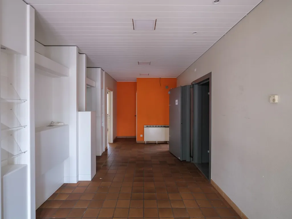 Entrée - Maison avec Commerces et Jardin à Moerbeke