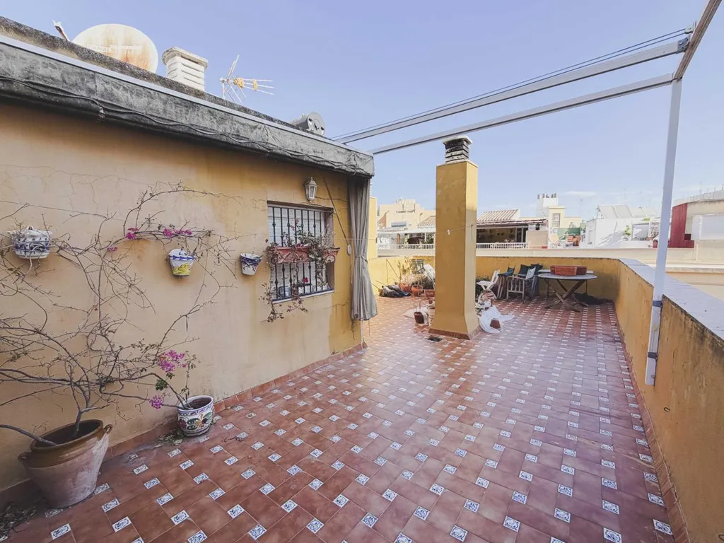 Terrace - Corner Chalet with Terrace in San José - Varela