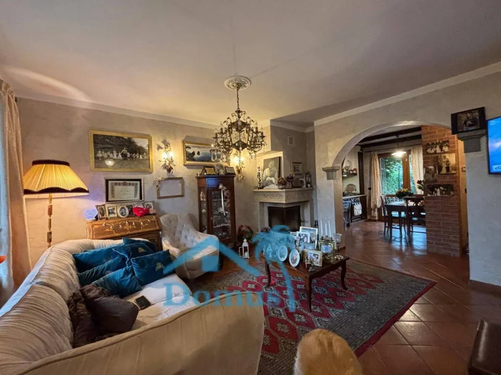 Séjour - Villa with Garden and Fireplace in Pinerolo