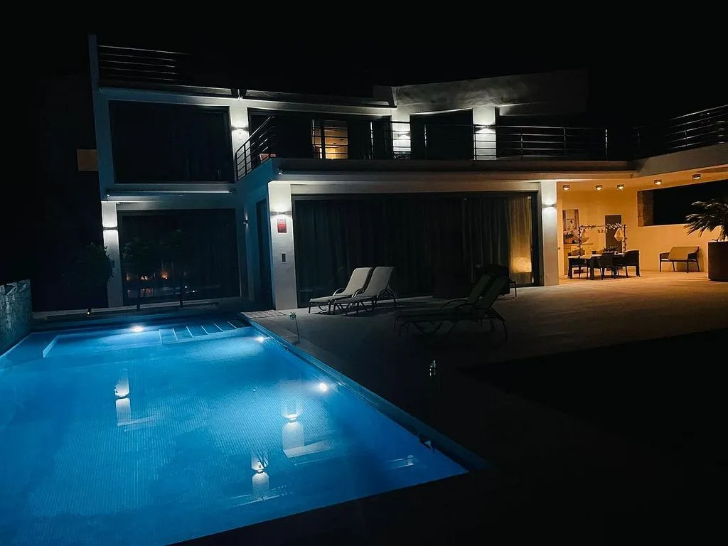 Piscine - Chalet with Pool and Terrace in Bonmont