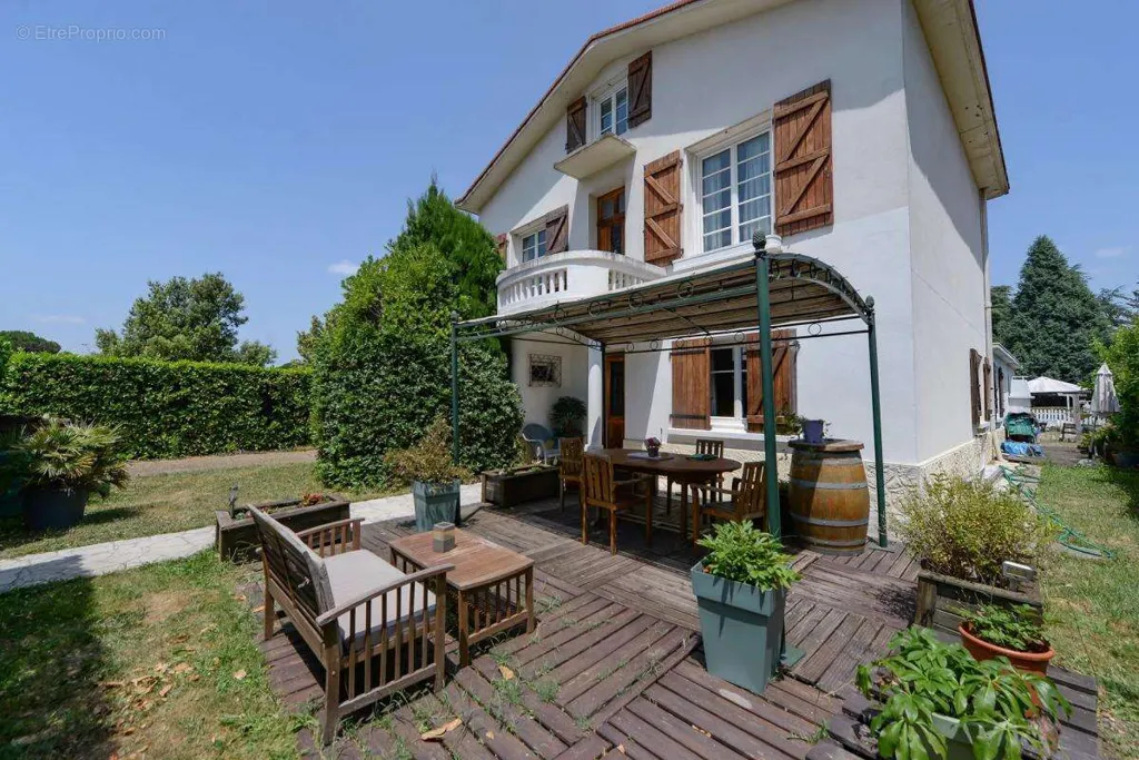 Terrasse - Maison avec piscine et jardin à Fenouillet