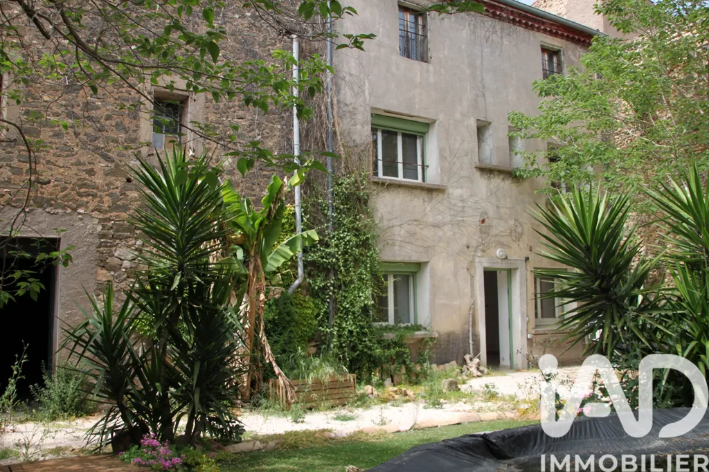 Jardin - Maison de Caractère avec Piscine à Adissan