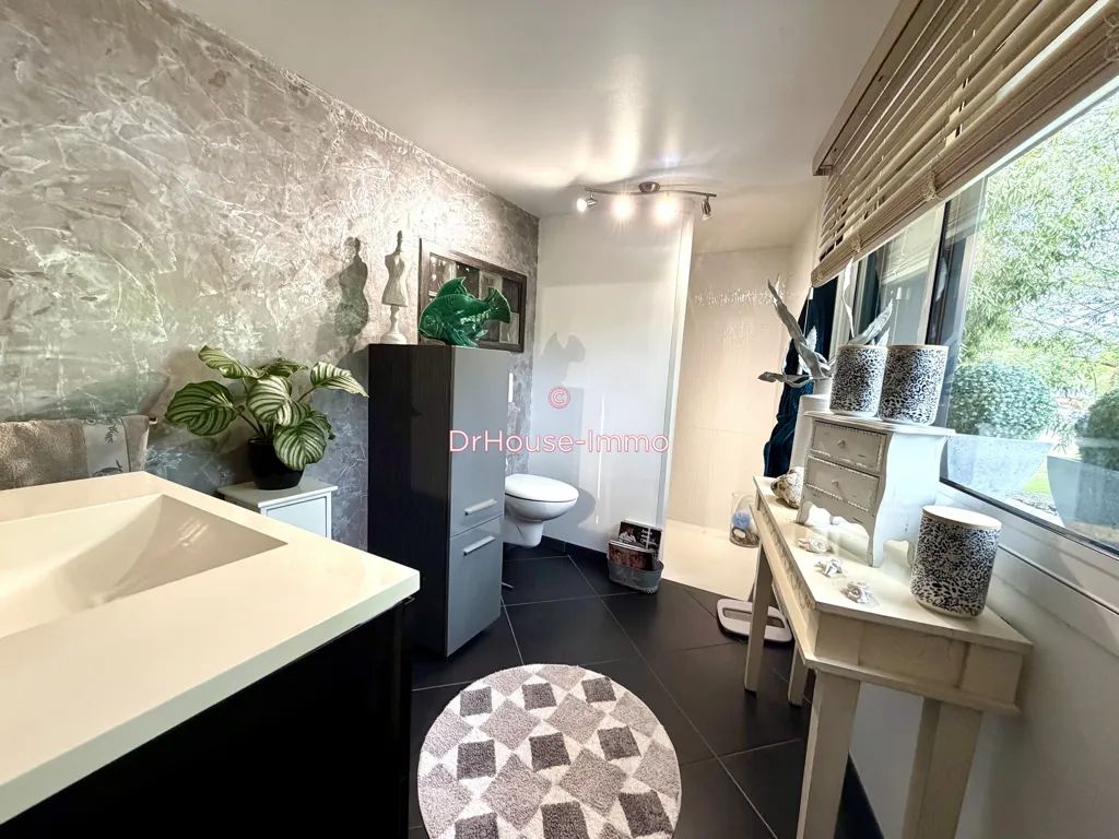Salles de bain - Maison Contemporaine avec Terrasse à Objat