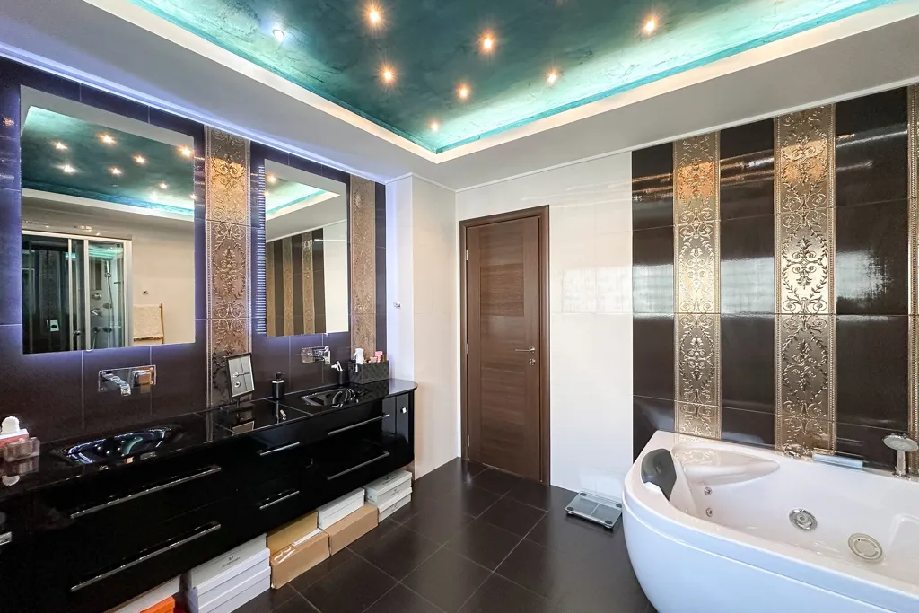 5-bedroom house in Athens