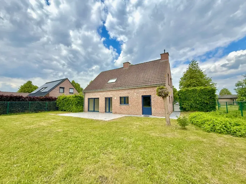 Exterior - House with Open View in Oostakker