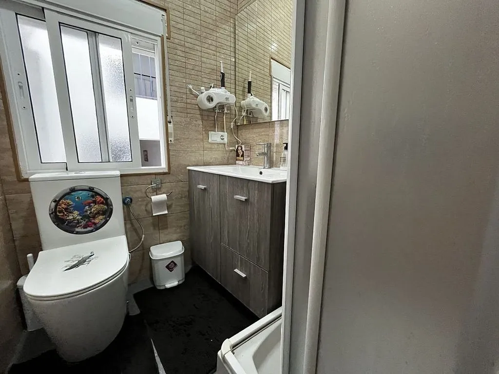 Salles de bain - Three-Bedroom House in Olvera