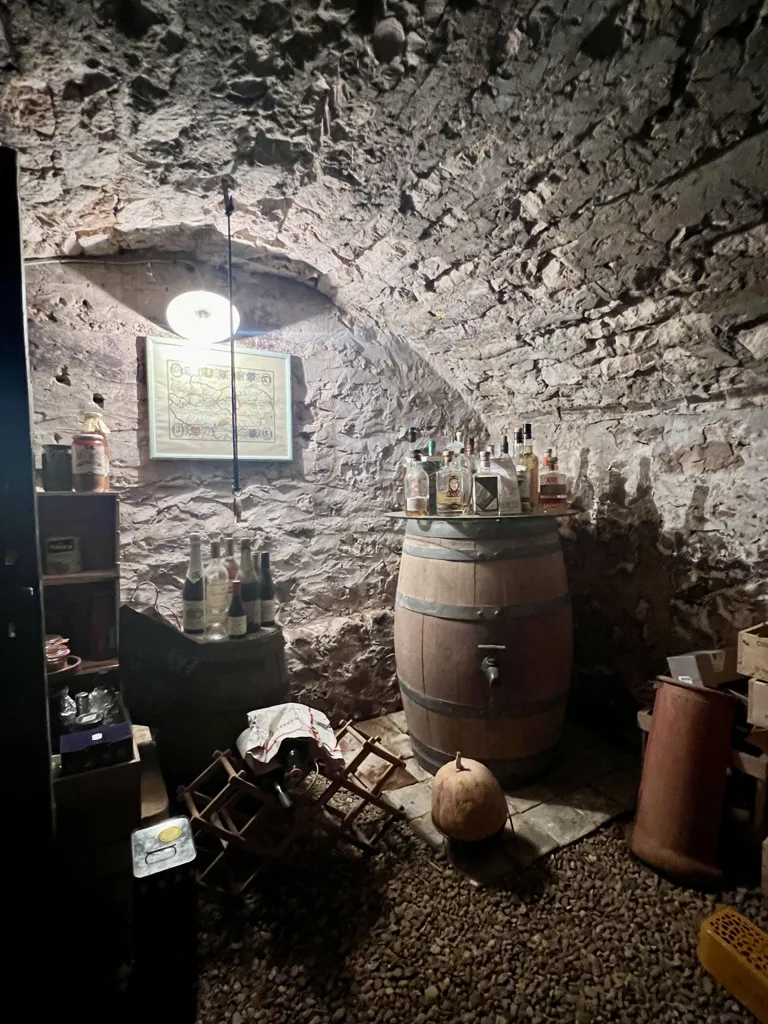 Toad - Historic House with Pool in Vernon