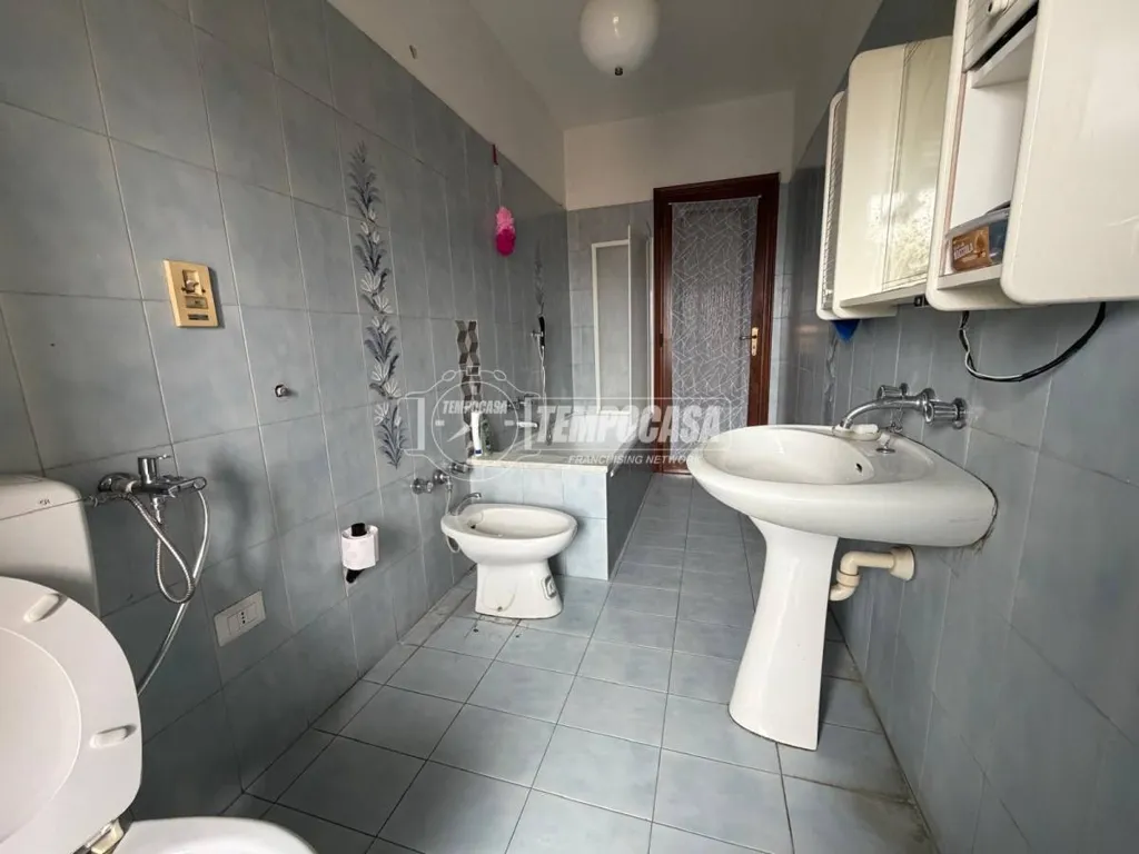 Salles de bain - Bright Apartment with Balcony in Centallo