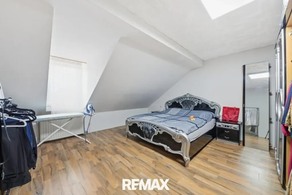 Chambres - Multi-Unit House with Expansion Potential in Haschendorf