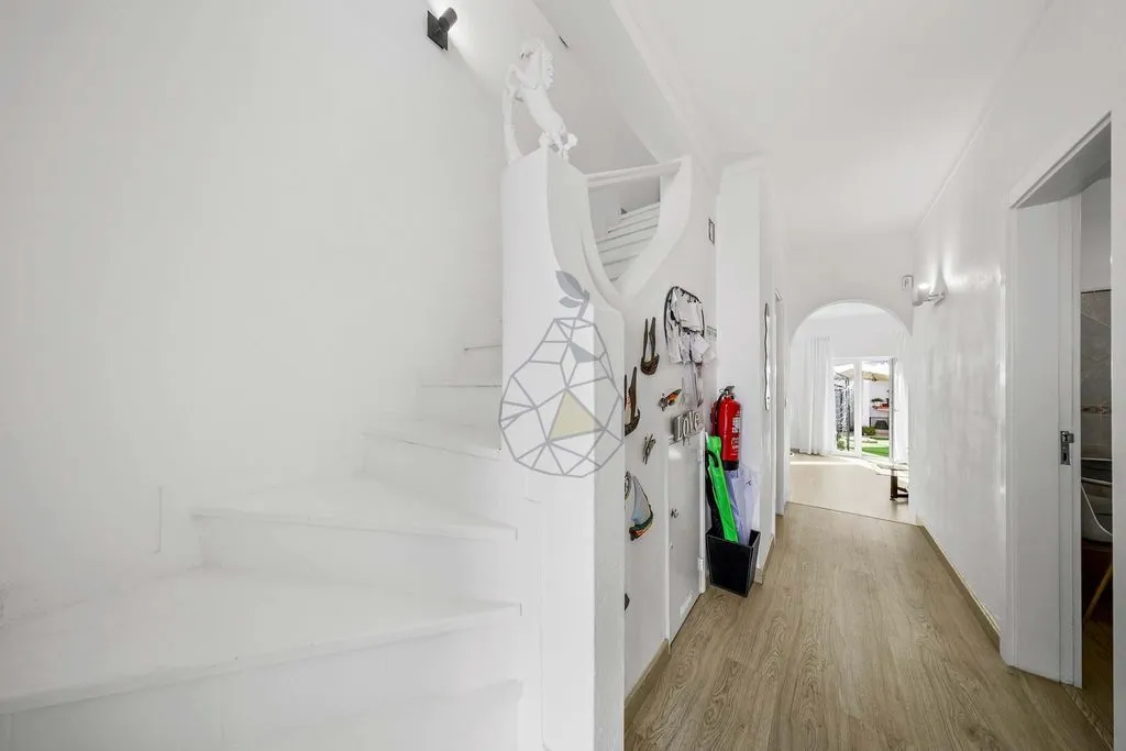 Hallway - 2-Bedroom Villa with Private Garden in Albufeira