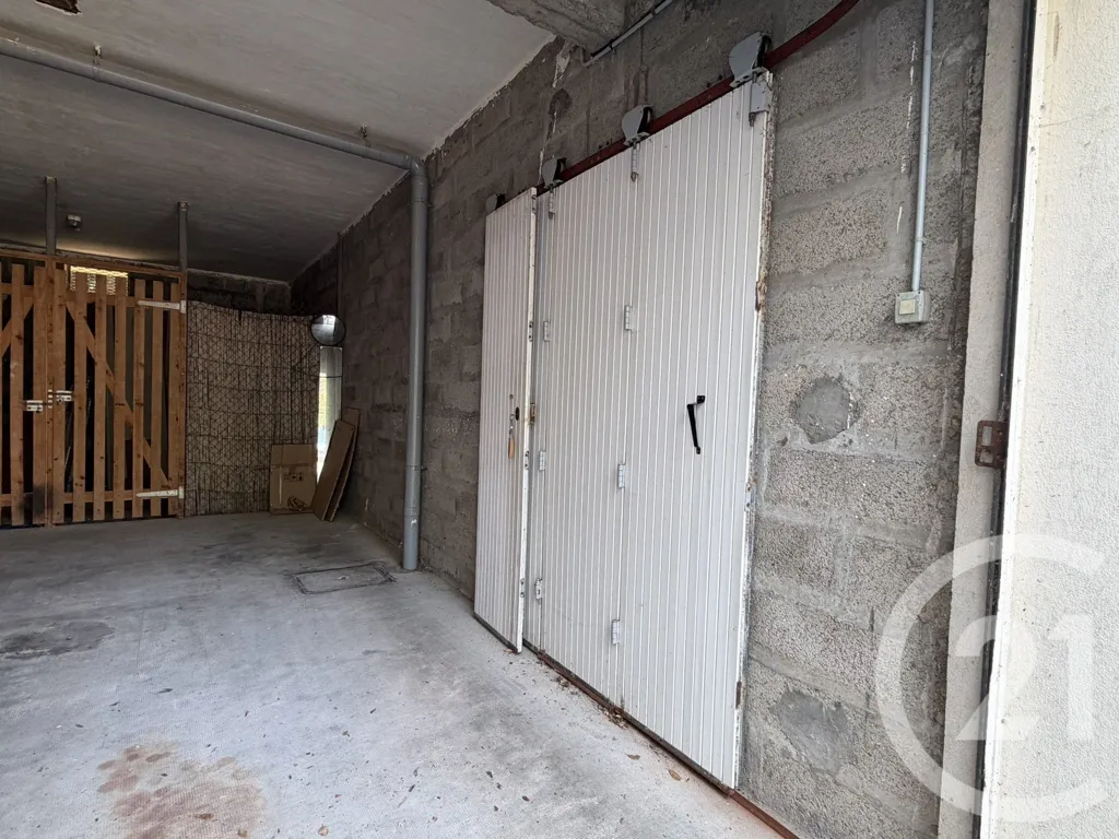 Garage - Appartement 3 Pièces avec Balcon à Jard-sur-Mer