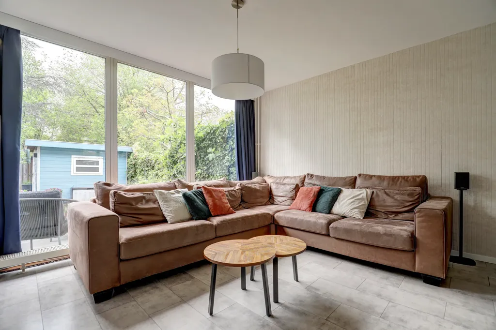 Séjour - Modernised Ajourwoning with Garden in Gouda