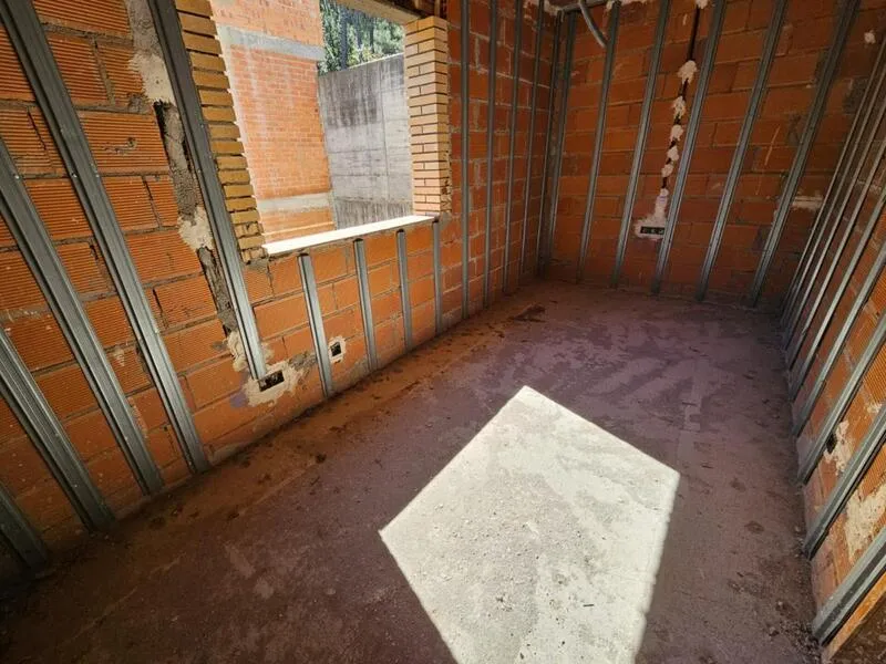 Pièces - Unfinished House with Potential in Olivella