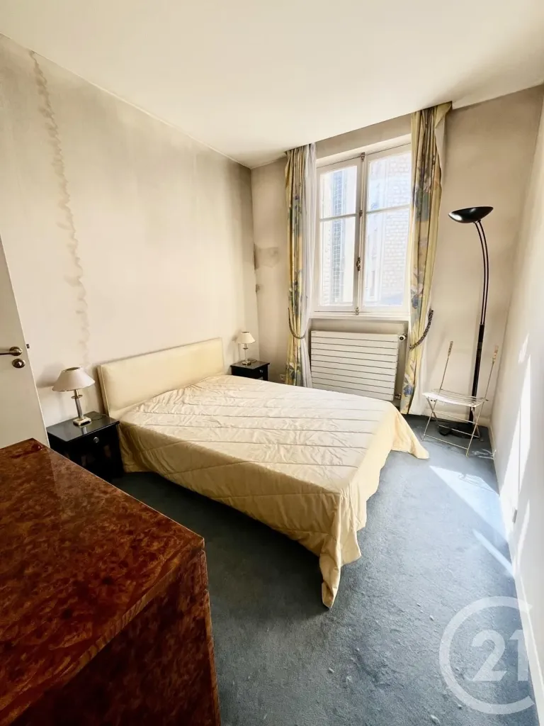 Magamistoad - 4-Piece Parisian Flat with Balcony in Auteuil