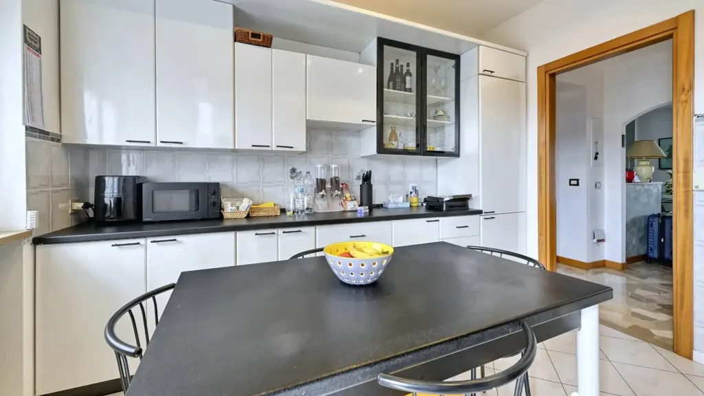 Köök - Panoramic Three-Bedroom Apartment in Melegnano