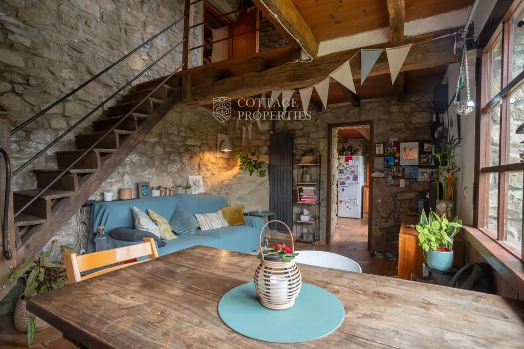 Salle à manger - Sustainable Farmhouse with Panoramic Views in Pla de l'Estany