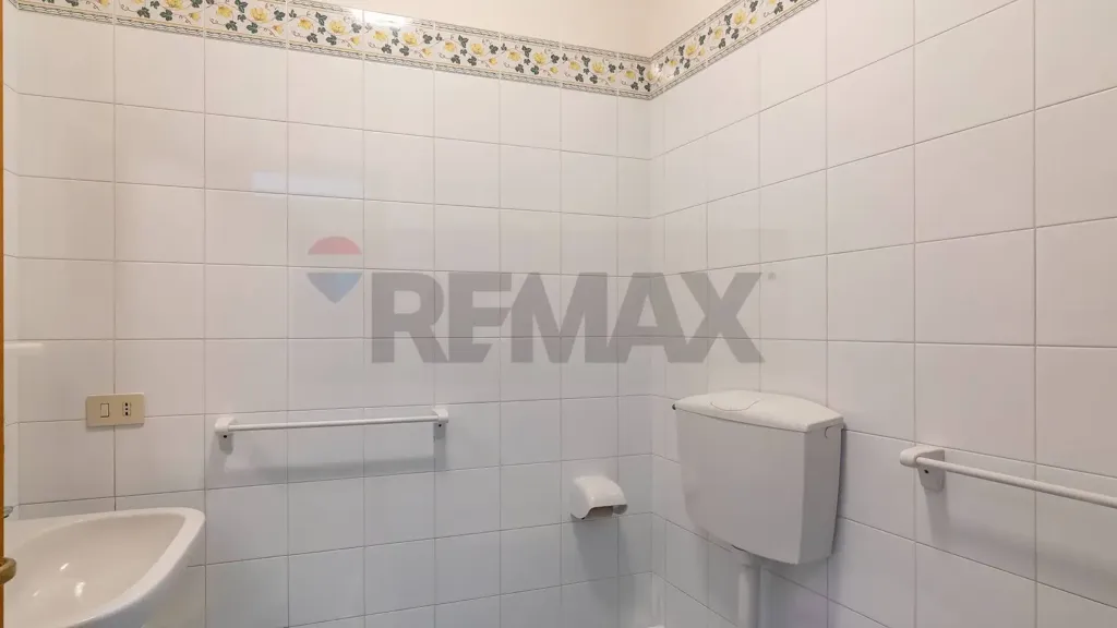 Salles de bain - Fully Rented Building in Ragusa Centre