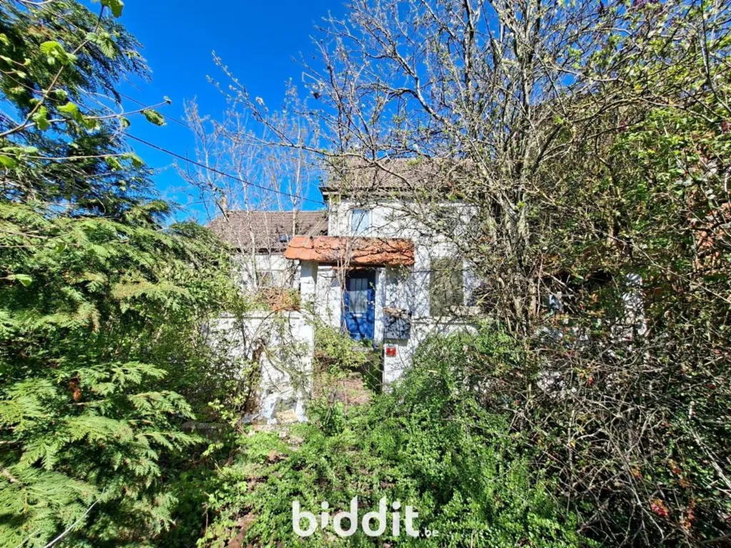 Jardin - Maison à Rénover avec Jardin dans un Cadre Vert à Sambreville