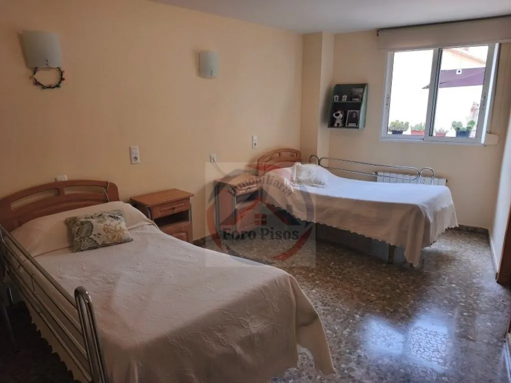 Operational Elderly Care Villa near Xàtiva