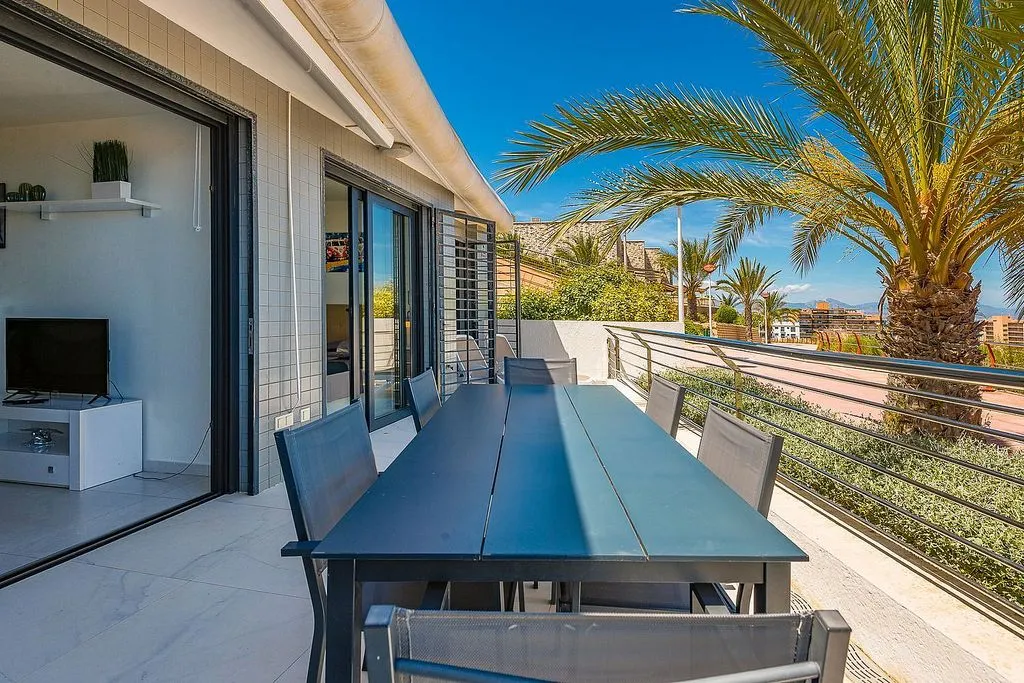Terrace - Apartment with Pool and Sea View in Infinity View