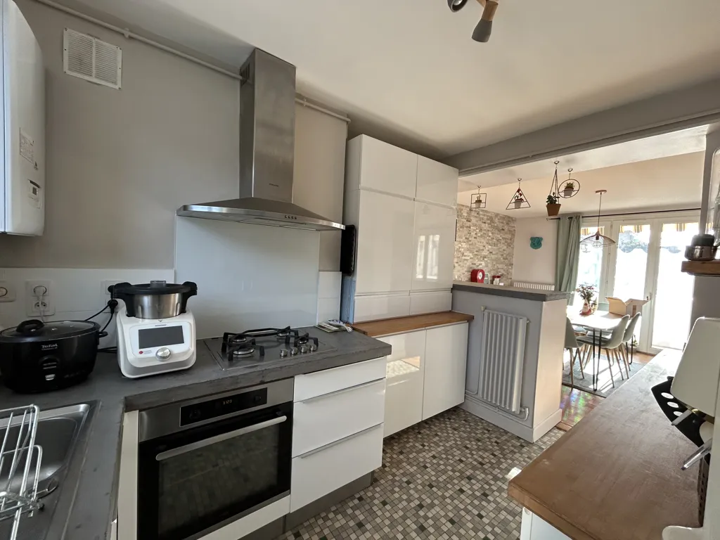 Cucina - Renovated Apartment with Balcony in Minimes