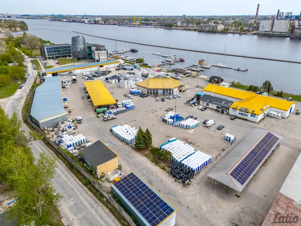 Õhuvaade - Commercial Space with Extensive Asfaltēta Area in Riga