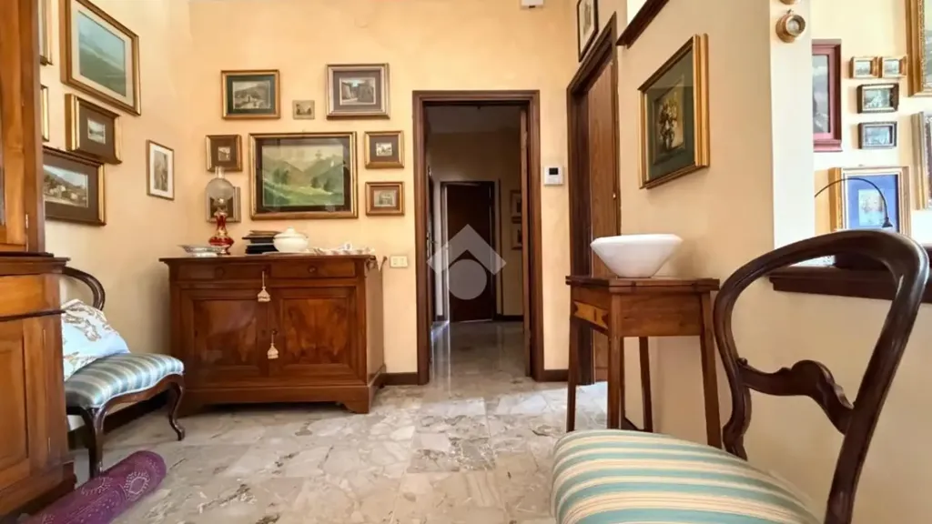 Ingresso - Trilocale with Balcony in Brescia
