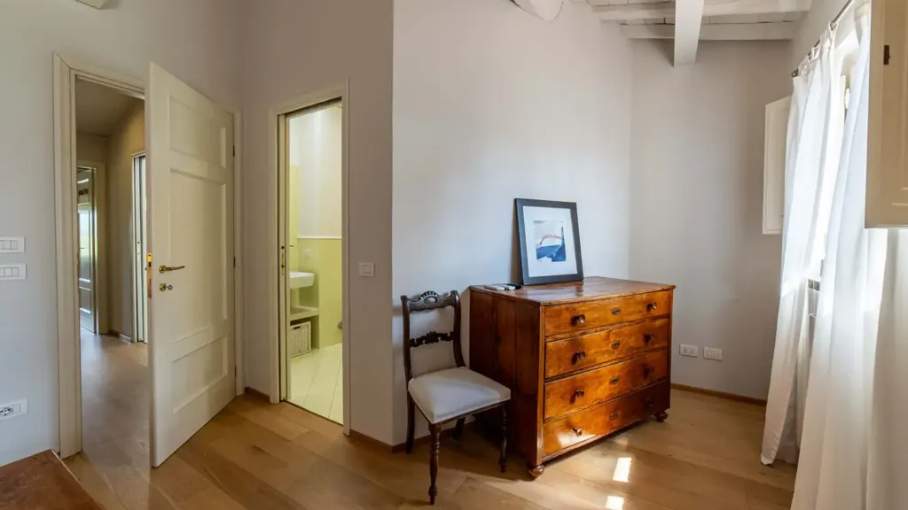 Esik - Apartment with Historic View in Lucca