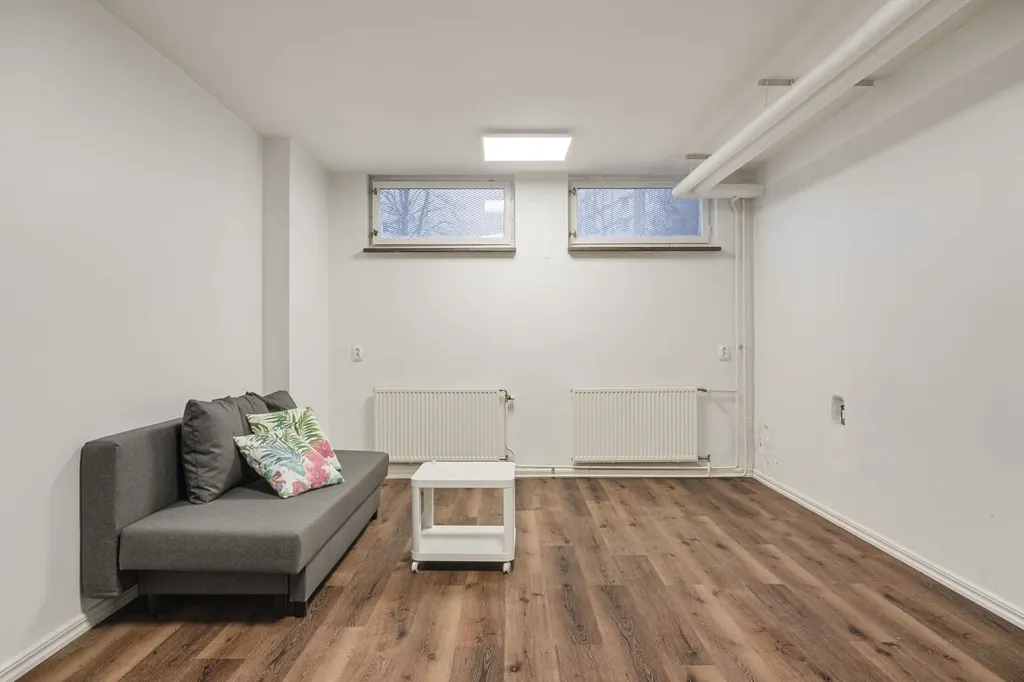 Elutuba - Renovated Business Unit with Luxurious Lighting in Malmö