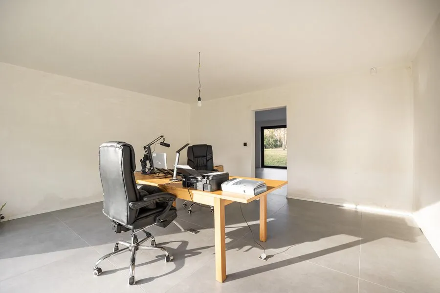 Bureau - Villa Moderne à Personnaliser avec Vue sur Jardin à Proximité de la Nature