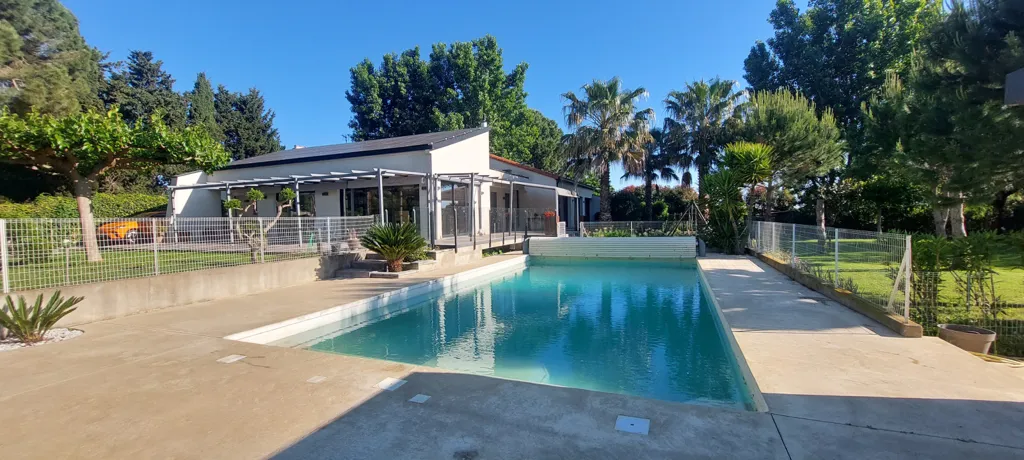 Bassein - Architectural Villa with Pool in Claira