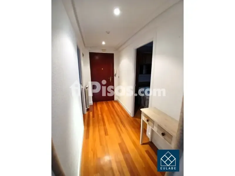 Esik - Ample 3-Bedroom Flat with Balcony in Eibar
